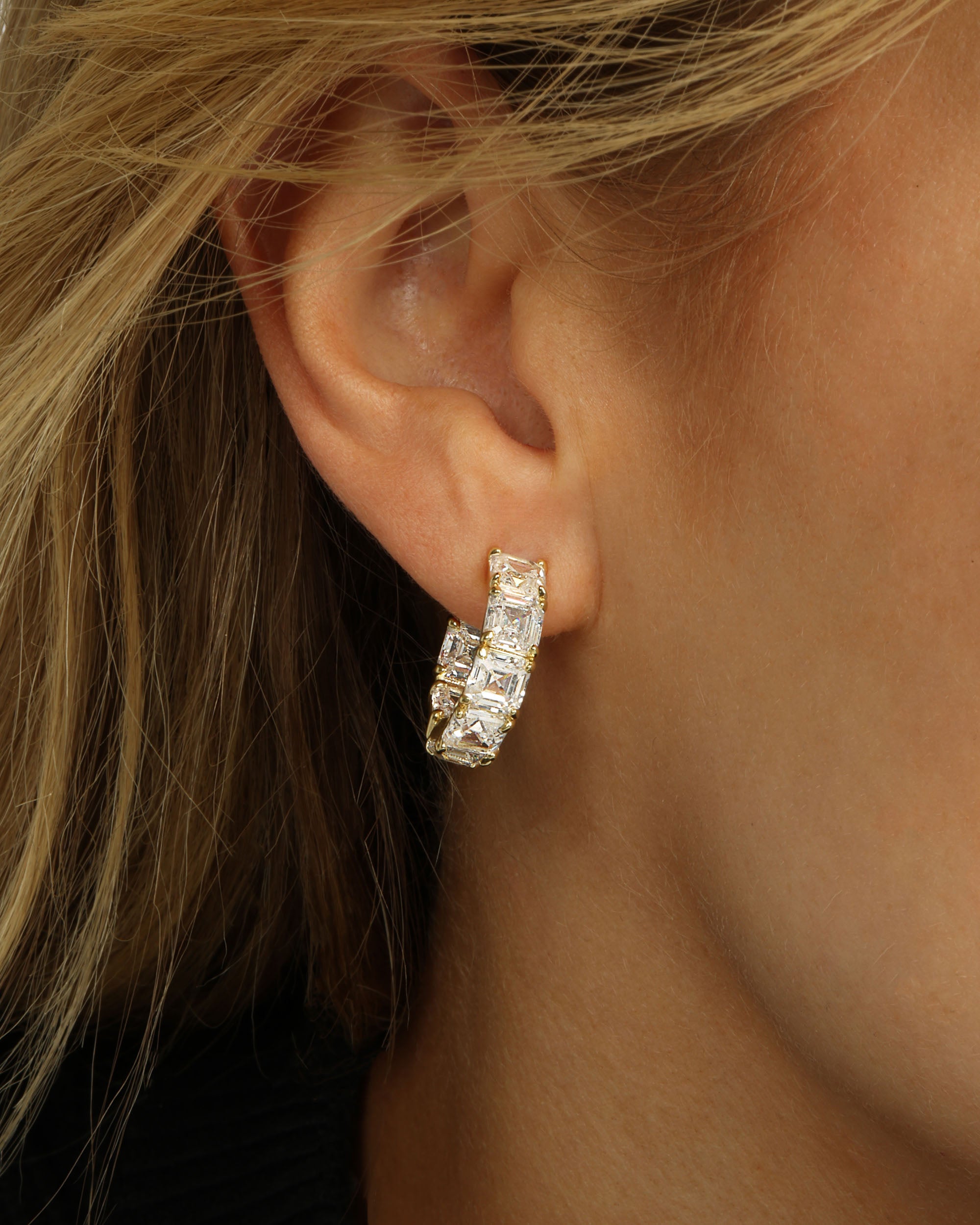 The Queen's Hoops .75" - Gold|White Diamondettes