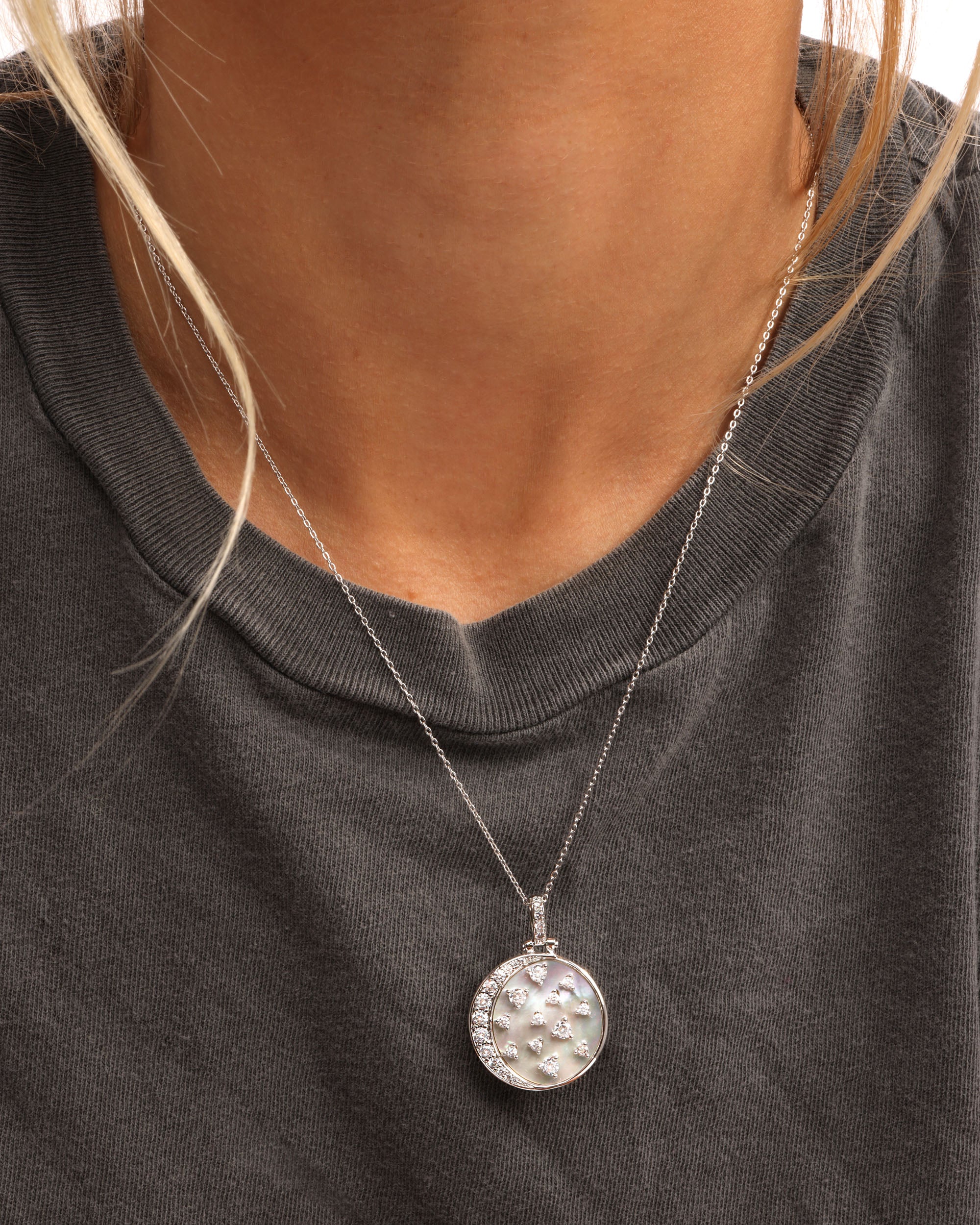 Sweet Dreams Medallion - Silver|White Diamondettes